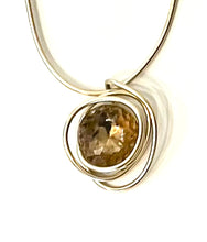 Load image into Gallery viewer, Gold Crystal Necklace
